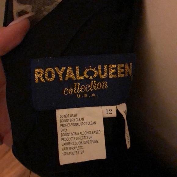 Beautiful black lace prom dress. - Picture 8 of 8